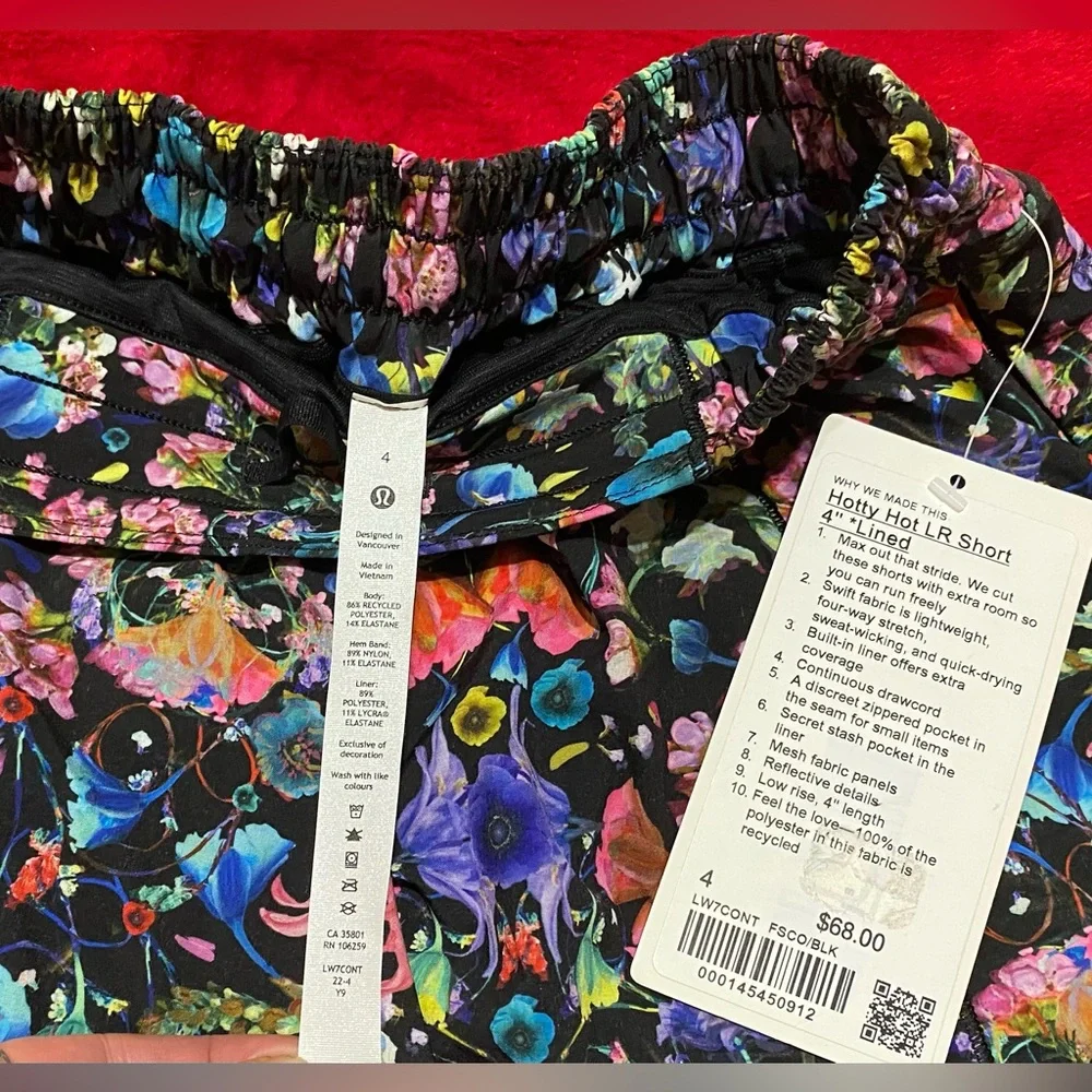NEW SZ 4 Lululemon Hottie Hot LR Shorts Cute Floral Design Inner Lining Cute 🍋 - Picture 5 of 11